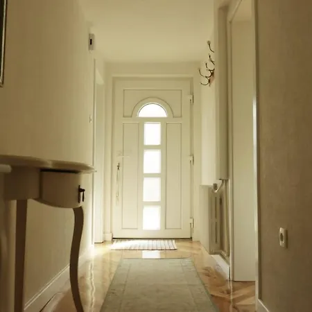 A Lovely Flat In Apartman *
